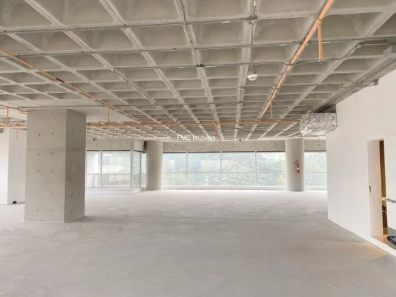 Imagem Conjunto comercial com 1180m² na Chácara Santo Antônio.