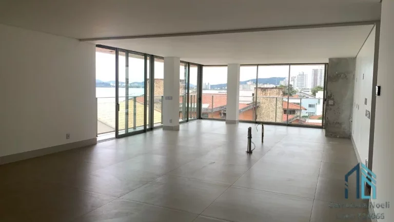 Imagem Cobertura, 04 suítes, 03 vagas PÉ na Areis, localização privilegiada no Centro de Piçarras SC