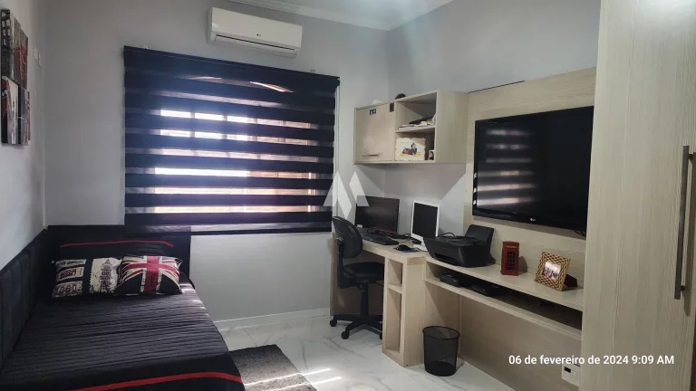 Imagem Viva com Conforto e Estilo em um Sobrado de Três Andares!