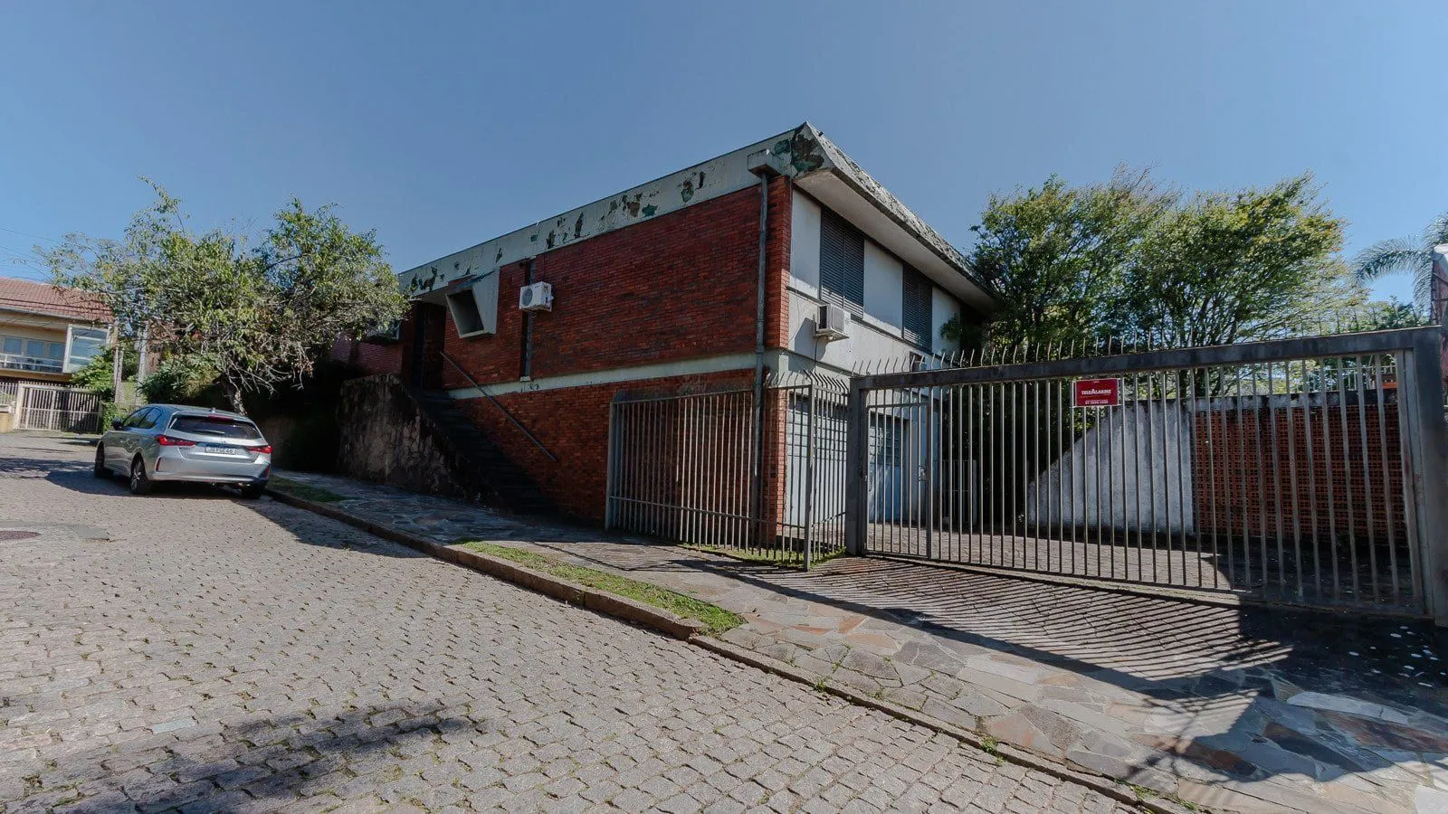 Imagem Casa com 3 dormitórios com 279.5m², no bairro Três Figueiras