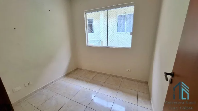 Imagem Sobrado em condomínio fechado 03 quartos c/suíte, desocupado no Uberaba em Curitiba PR