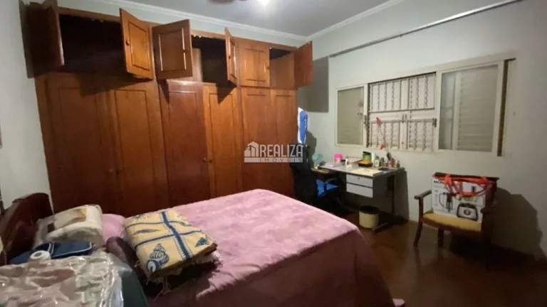 Imagem Casa à venda no bairro Vila Olímpica, Uberaba - 4 dormitórios, suíte e 4 garagens