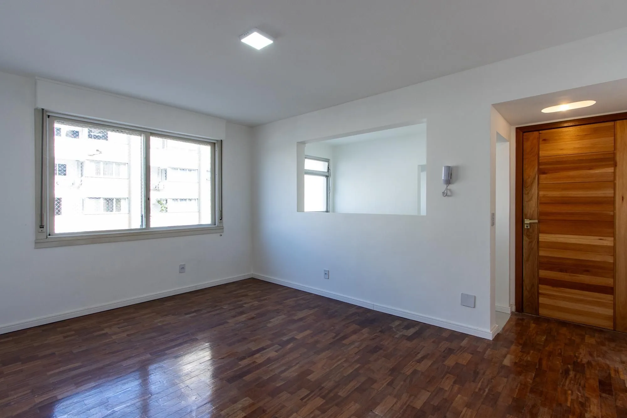 Imagem Apartamento no Menino Deus com 2 dormitórios e garagem
