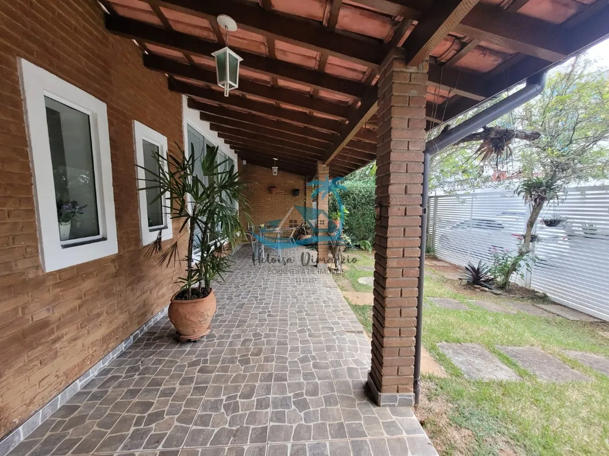 Foto do imóvel Excelente casa térrea com 5 dormitórios a venda à 200 metros da orla do Itaguá em Ubatuba.