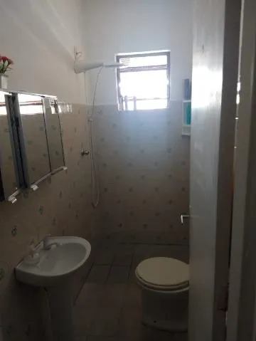 Imagem VENDA DE SOBRADO NO JORDANÓPOLIS, EM ARUJÁ/SP, 80m² c/ 2 quartos, sala de estar, churrasqueira, quintal com vista linda, jardim e 5 vagas CONSULTE-NOS