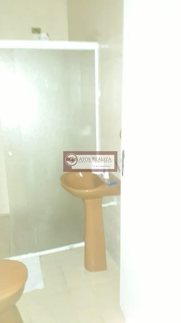 Imagem Oportunidade. Vendo lindo sobrado na vila do encontro, a 10 minutos andando do metrô Jabaquara, imóvel com 2 Dormitórios espaçosos, Cozinha com Armários, sala grande, edícula com lavanderia, bem localizado em uma rua sem saída em Jabaquara. Valor de oport