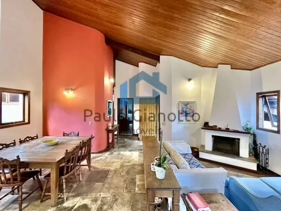 Imagem Linda casa à venda em condomínio na Graja Viana