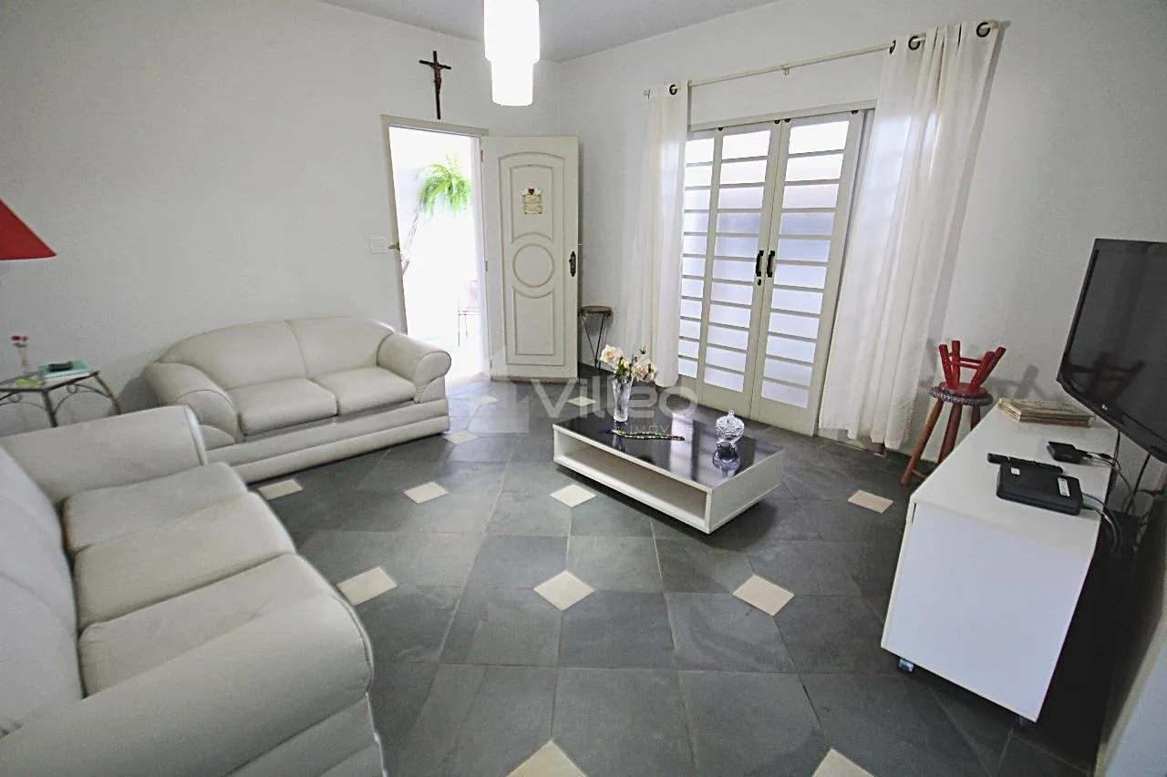 Imagem Esta casa possui 193 m² de área construída e conta com ambientes espaçosos, proporcionando confo...