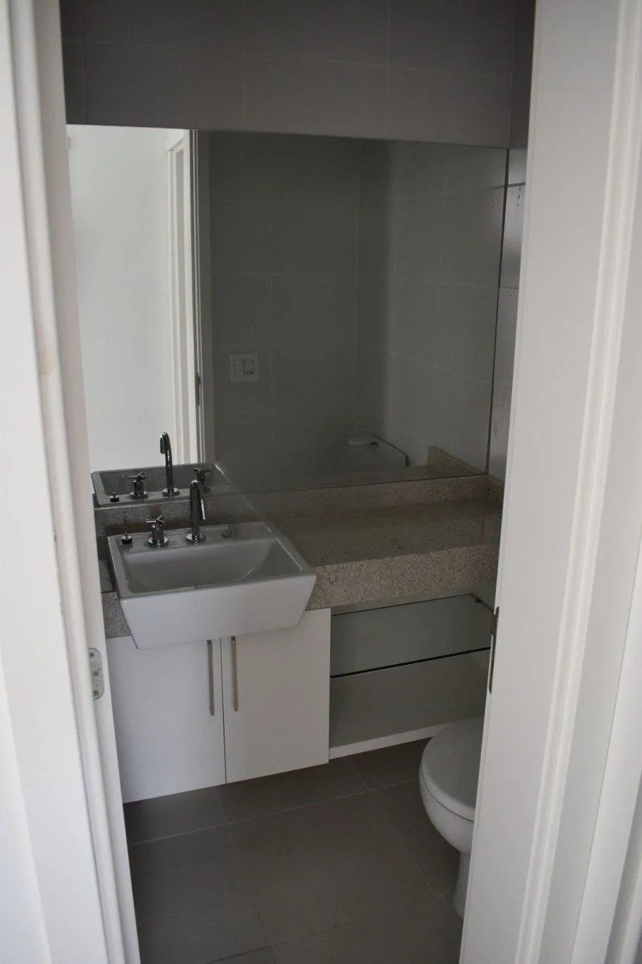 Imagem Apartamento com 3 quartos e 79m² à venda em Passo da Areia, Porto Alegre. Rua Bezerra De Menezes, Passo Da Areia, Porto Alegre