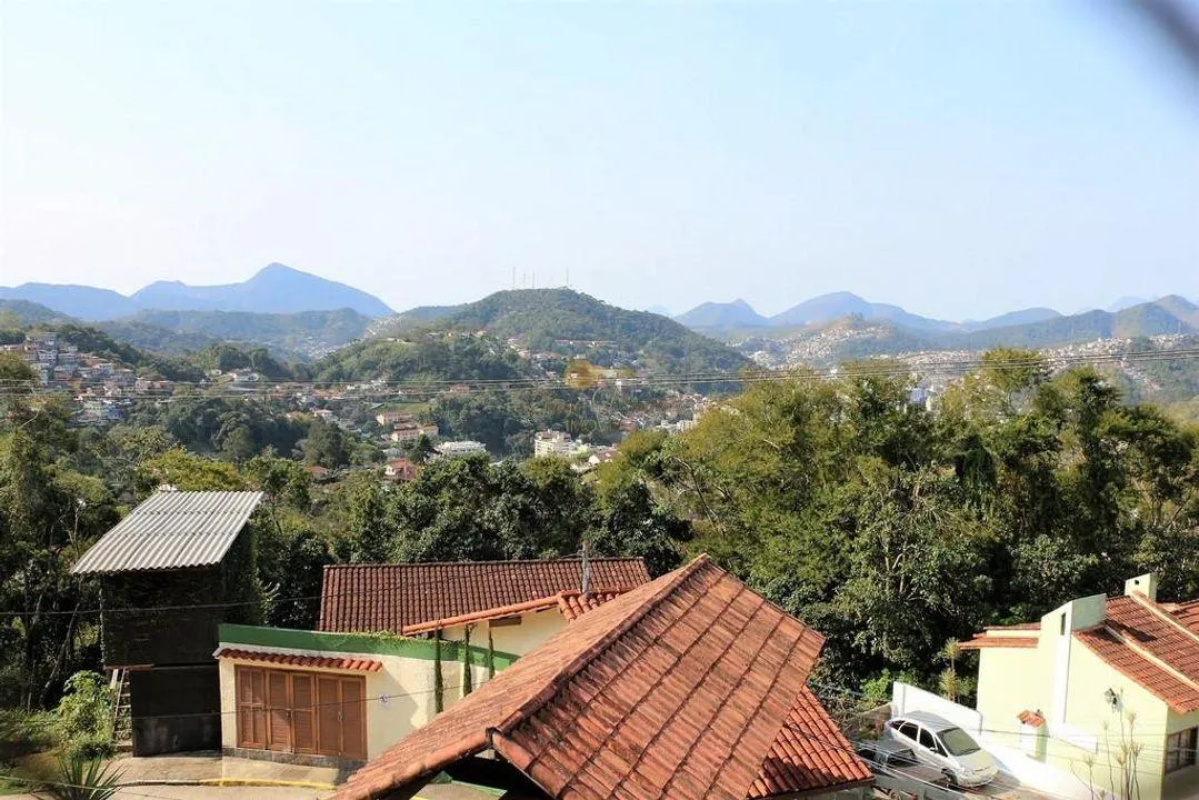Imagem Casa em Condomínio para Venda em Teresópolis / RJ no bairro Iucas