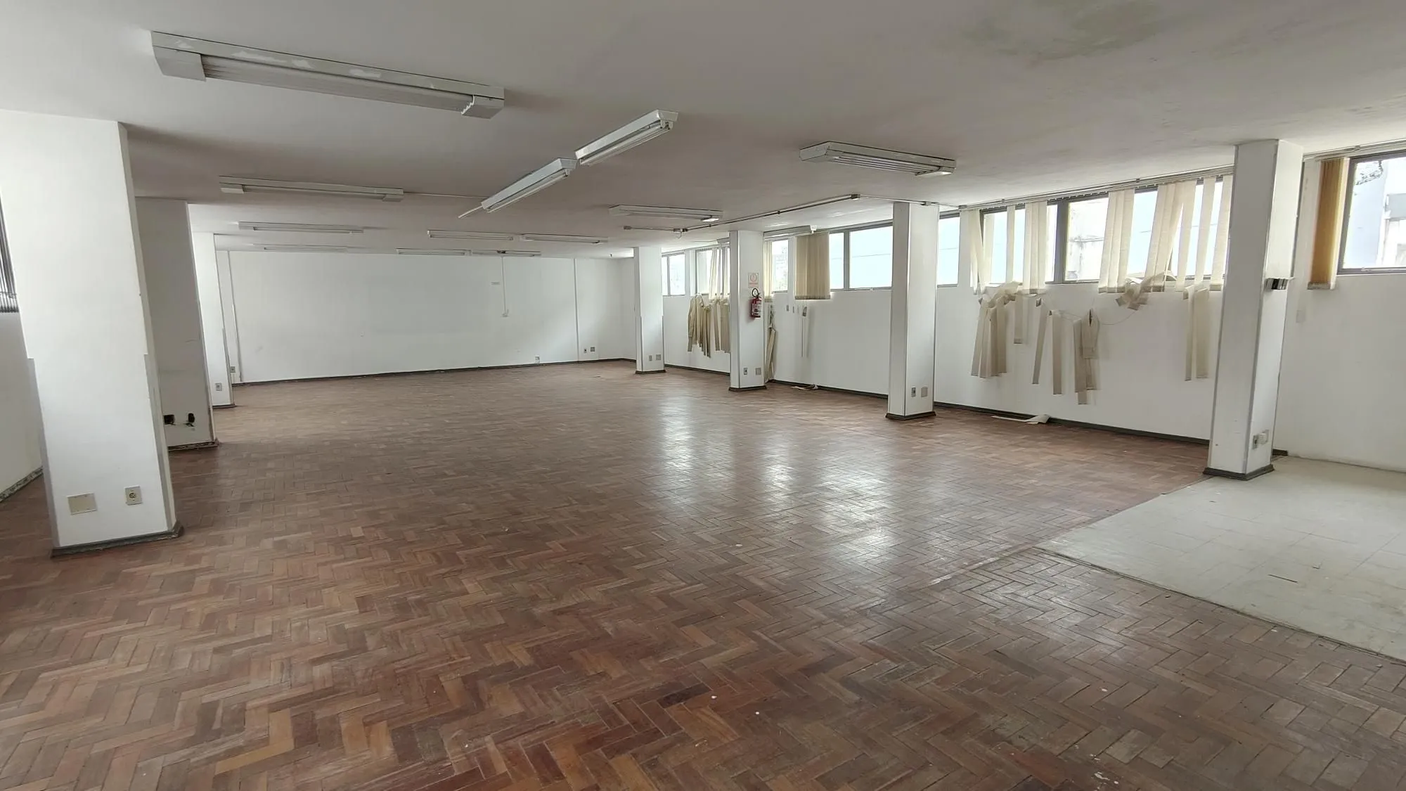 Imagem Prédio Comercial no bairro Menino Deus.