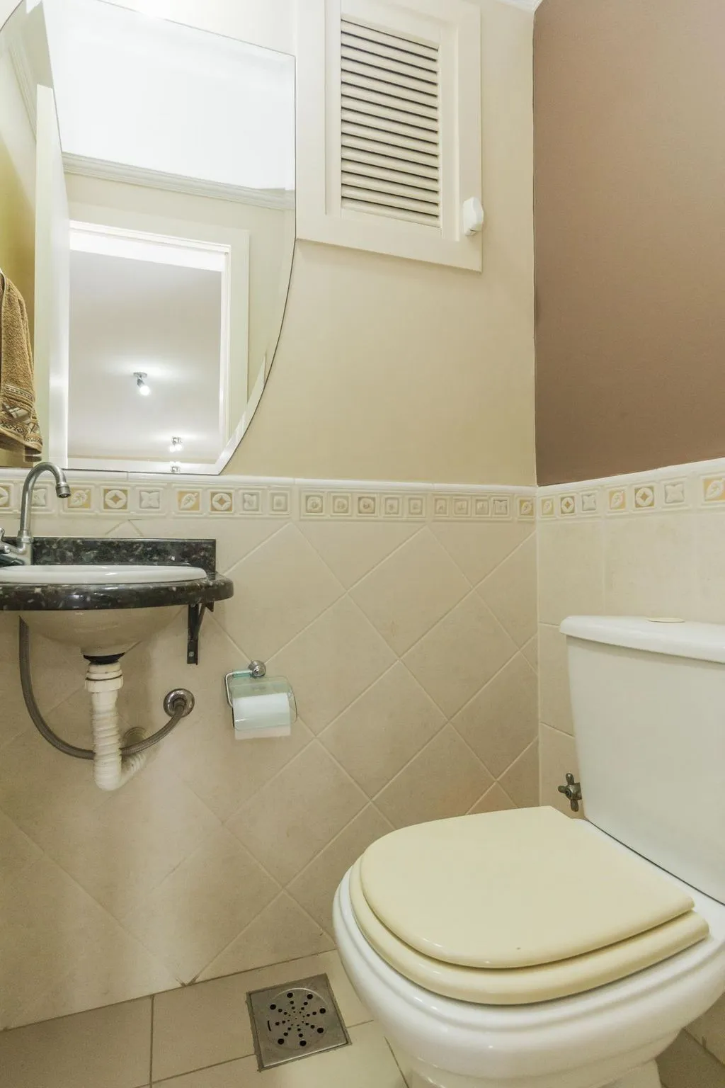 Imagem Apartamento de 3 dormitórios no bairro Jardim Itu Sabará - Porto Alegre