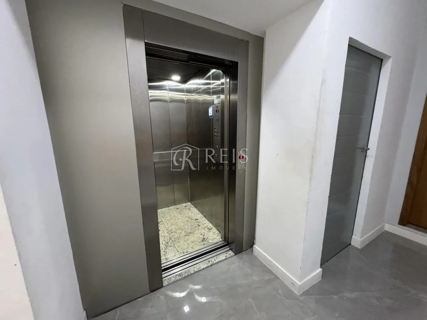 Imagem Sala Comercial para Locação em Rio das Ostras, Village Rio das Ostras, 1 banheiro