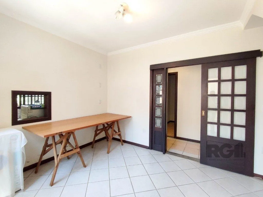 Imagem Excelente casa de 230m² com 4 dormitórios e 3 vagas.