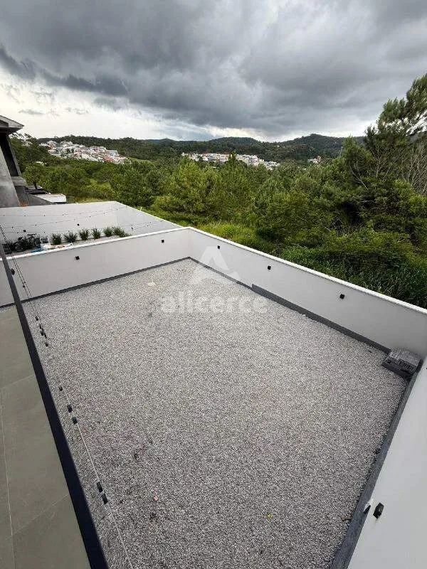 Imagem Casa nova de alto padrão - 3 Dormitórios I 1 suíte I Vaga de garagem - Loteamento Alta Vista, Potecas - São José/SC