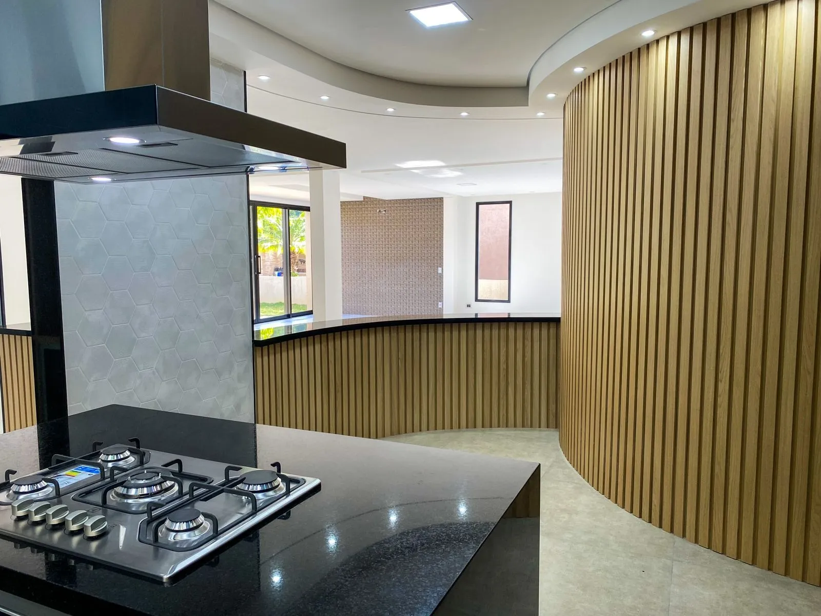 Imagem LINDA CASA NO RESIDENCIAL ALPHAVILLE TAMBORÉ 3 COM 750M²!!!