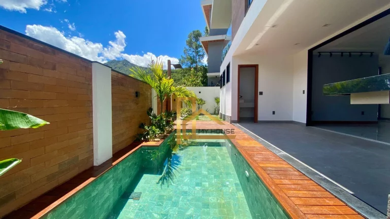 Imagem Casa com 4 Quartos, Nova e em Condomínio Clube a 15 Minutos do Centro de Teresópolis-RJ