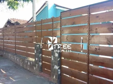 Imagem VENDA CASA LOCALIZADA NO BAIRRO SESC EM SUZANO COM A/T 145m² e A/C 360m² distribuídos em 3 dormitórios, 2 banheiros, 2 salas, cozinha. CONSULTE-NOS.