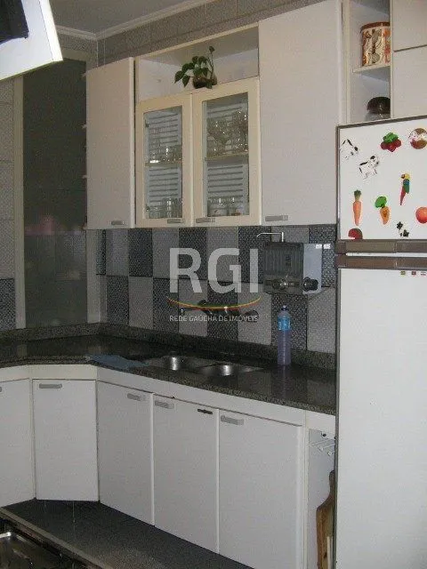 Imagem Casa para Venda - 260m², 3 dormitórios, sendo 1 suites, 7 vagas - Nonoai