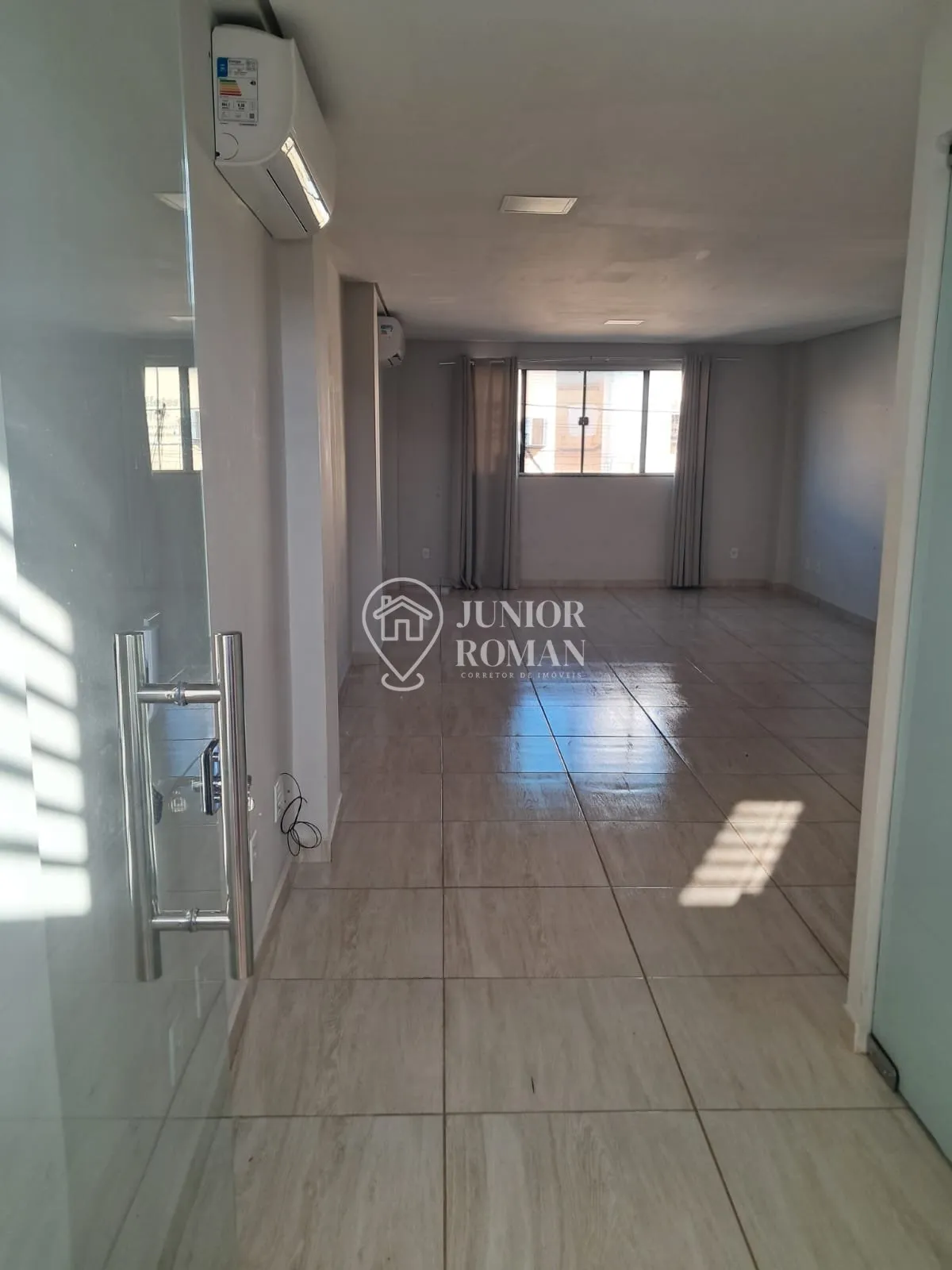 Foto do imóvel SALA COMERCIAL NO CENTRO COM AR CONDICIONADO - BARREIRAS/BA