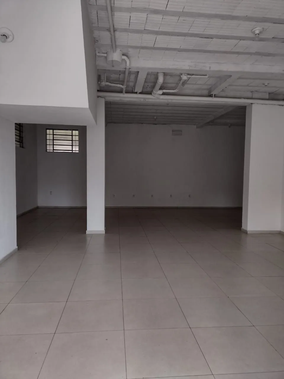 Imagem MÁFFER IMÓVEIS ALUGA - ÓTIMA LOJA COMERCIAL COM VAGA! Bairro Rio Branco - Novo Hamburgo/RS