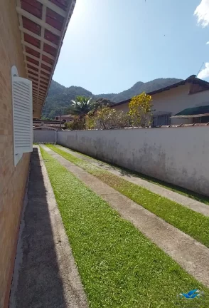 Imagem Bela casa no bairro do Pereque Mirim com 4 dormitórios em rua tranquila, perto do Supermercado do Pai