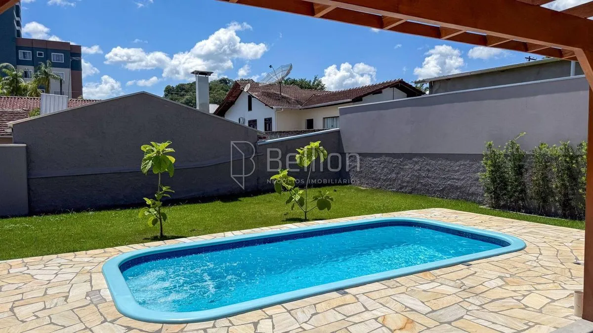 Imagem Sobrado com suíte e piscina no bairro Quintino - Timbó