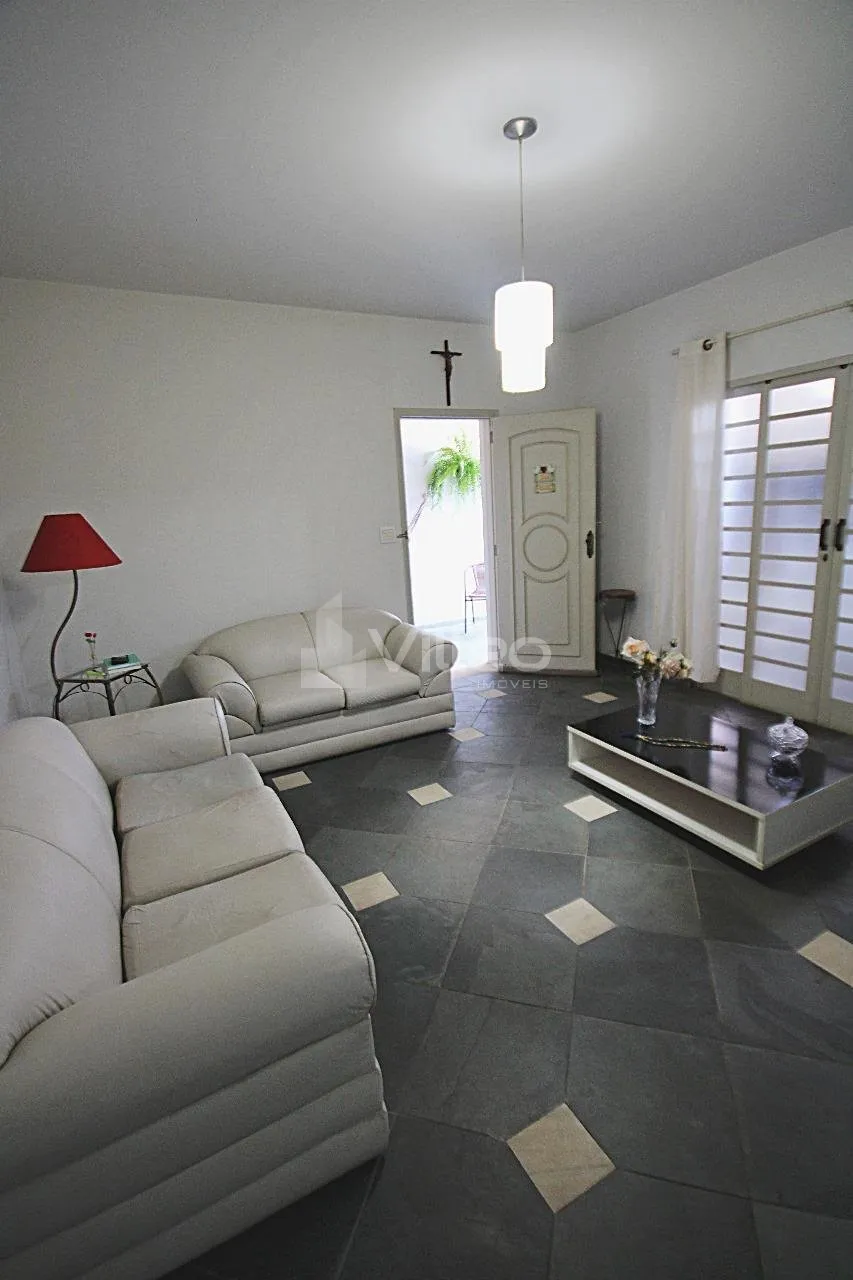 Imagem Esta casa possui 193 m² de área construída e conta com ambientes espaçosos, proporcionando confo...