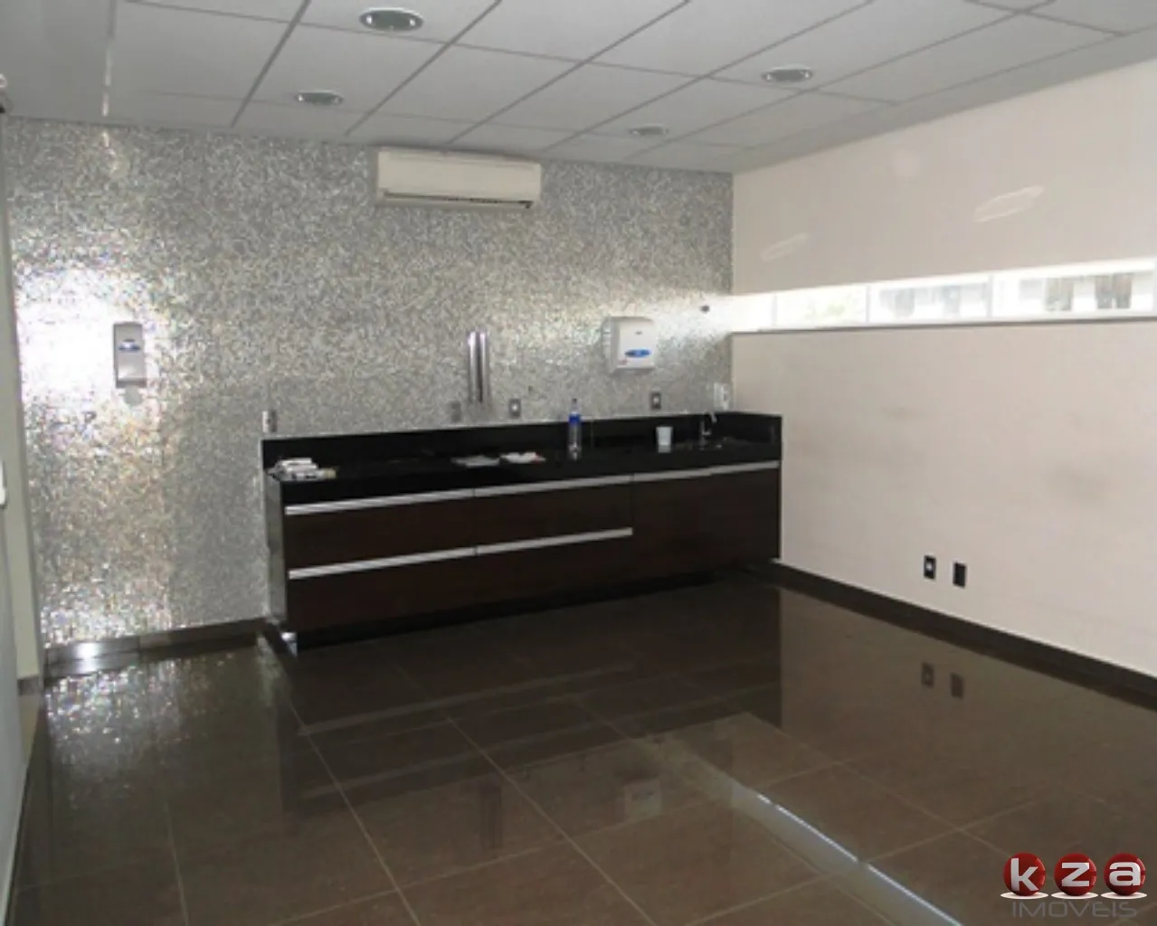 Imagem Galpão Industrial com 6 Salas e 25 Vagas em Valinhos-SP - Oferta Imbatível no Bairro Chácaras São Bento!
