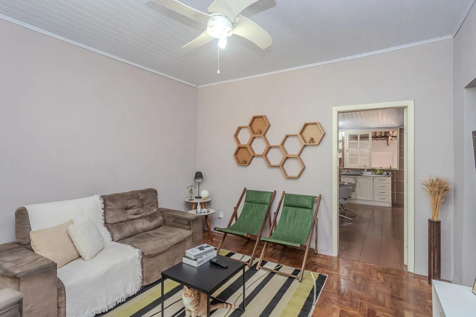 Imagem Casa no bairro Jardim Botânico de 3 dormitórios e garagem e terreno com 370m²
