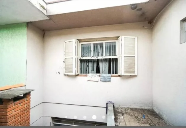 Imagem Esta encantadora casa oferece um espaço perfeito para quem busca conforto e praticidades. Com três...