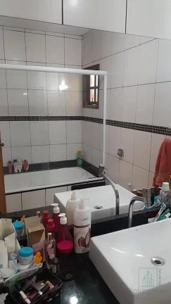 Imagem Sobrado c/ 4 dormitórios, seno 1 suíte, à Venda, 244,78 m²