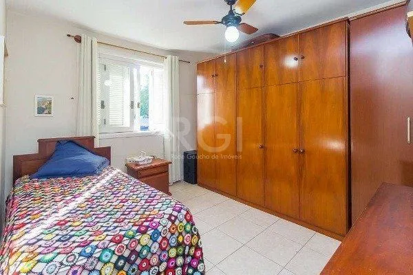 Imagem Casa para Venda - 227m², 3 dormitórios, sendo 1 suites, 4 vagas - Azenha