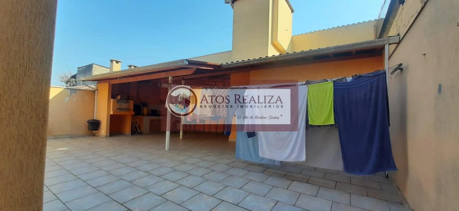 Imagem Vendo lindo assobradada em Jordanópolis região da Cidade Dutra. Vendo Assobradada de 255m² sendo 3 dormitórios, cozinha, quintal nos fundos com com forno de pizza e Churrasqueira e quarto e banheiro, quintal na frente, mais um cômodo, 2 vagas cobertas, co