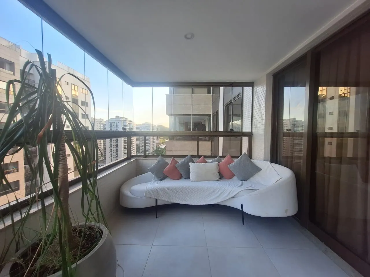 Imagem Apartamento para Venda em Rio de Janeiro, Barra da Tijuca, 4 dormitórios, 2 banheiros, 2 vagas