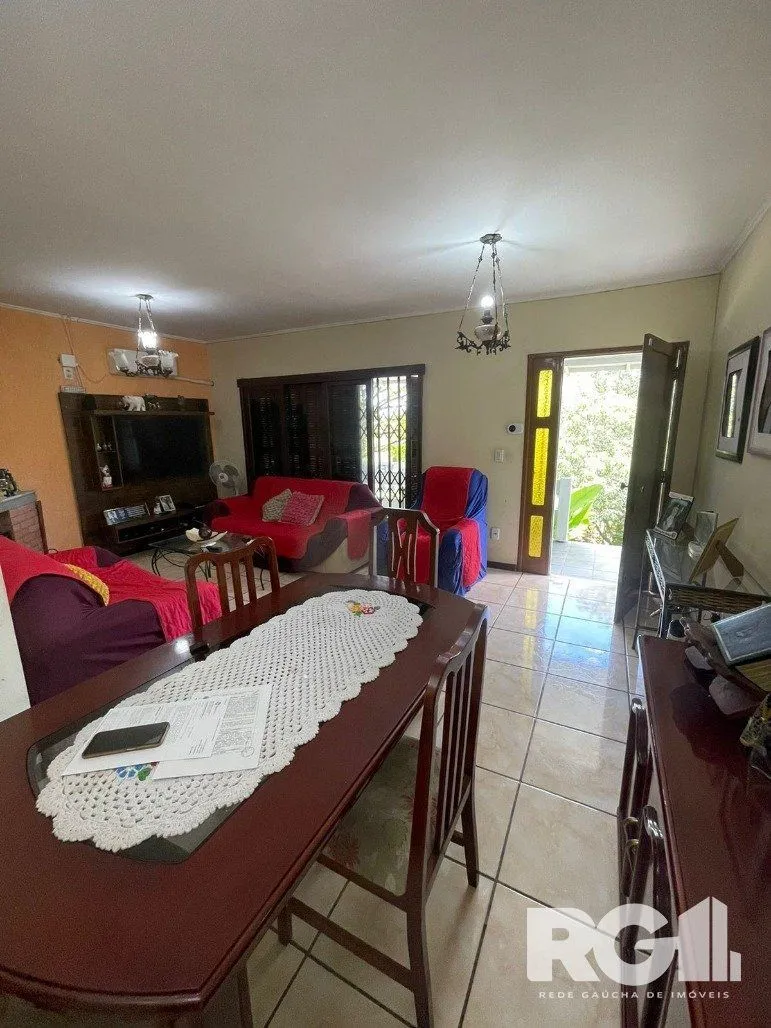 Imagem Linda Casa com cinco dormitórios na Vila Nova