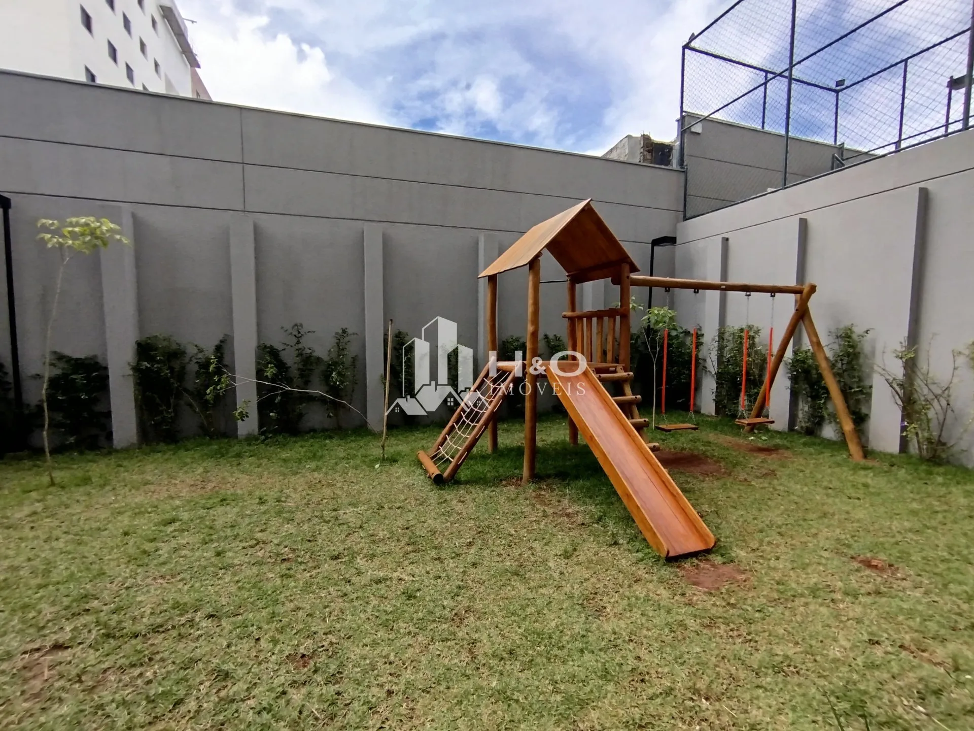 Imagem Oportunidade, Apartamento à venda no ARTUR ALVIM possui 40 metros quadrados com 2 quartos e uma vaga de garagem.