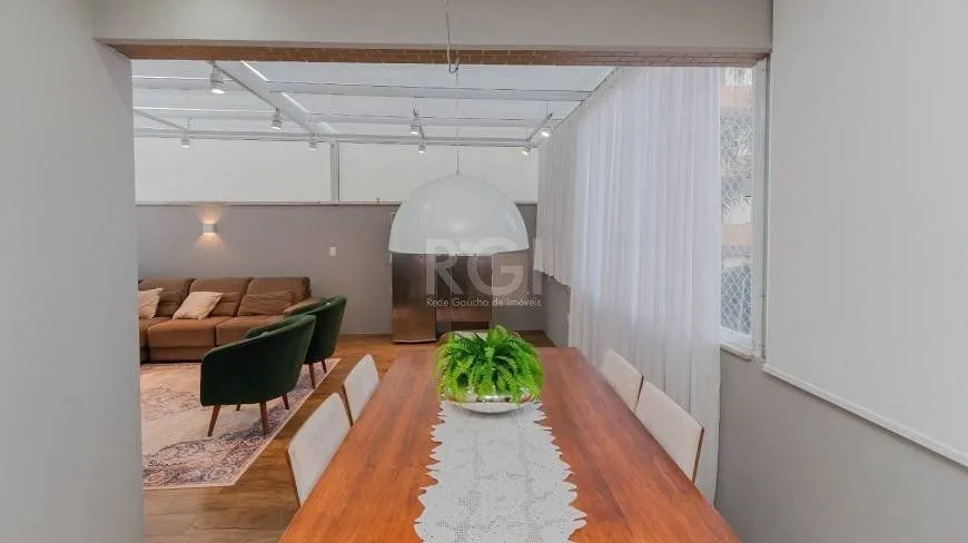 Imagem Apartamento de 3 dormitórios e 1 suíte no bairro Floresta em Porto Alegre