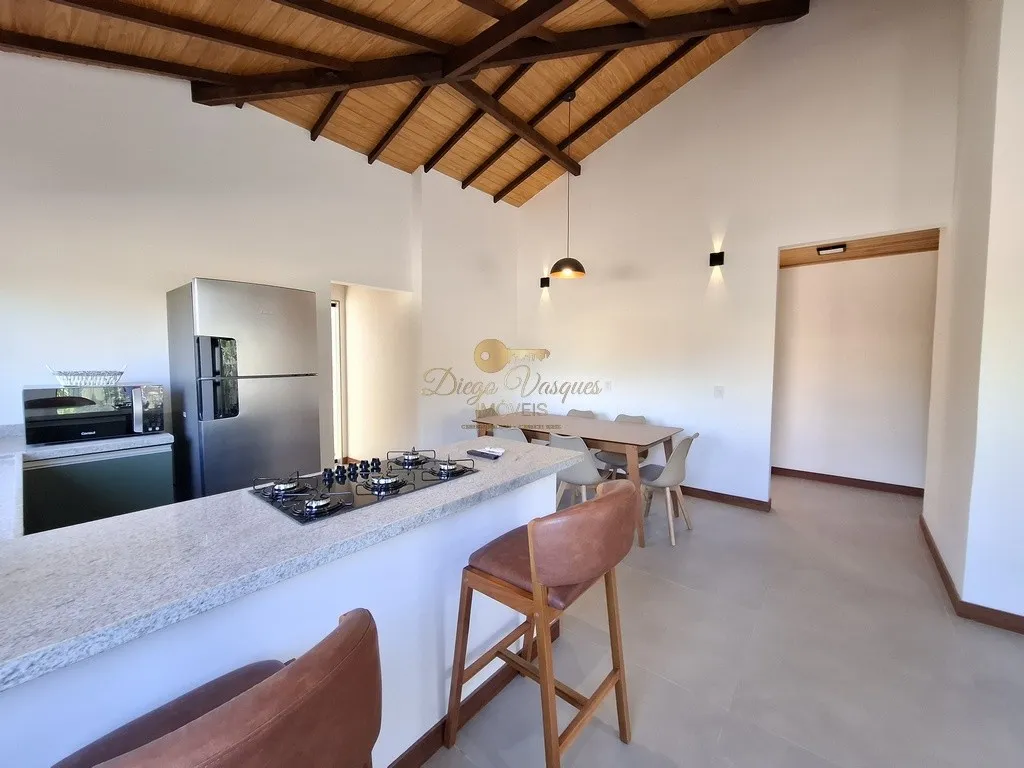 Imagem Casa em Condomínio para Venda em Teresópolis / RJ no bairro Vale Alpino