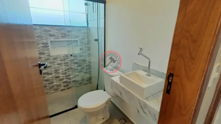 Imagem CASA RECEM COSNTRUÍDA A VENDA COM 2 DORMITÓRIOS, SENDO UMA SUÍTE , ÁREA GOURMET, 2 VAGAS, JARDIM, ISOLAMENTO ACÚSTICO EM CARAGUÁ