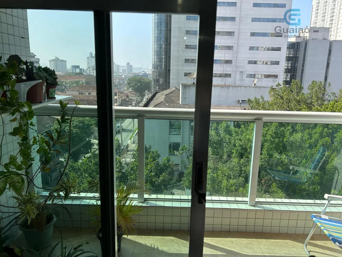 Imagem Vendo Amplo Apartamento 03 dormitórios, 01 Suíte, Dependência de Serviço Completa e Garagem demarcada, Frente para a rua, no Boqueirão, Santos