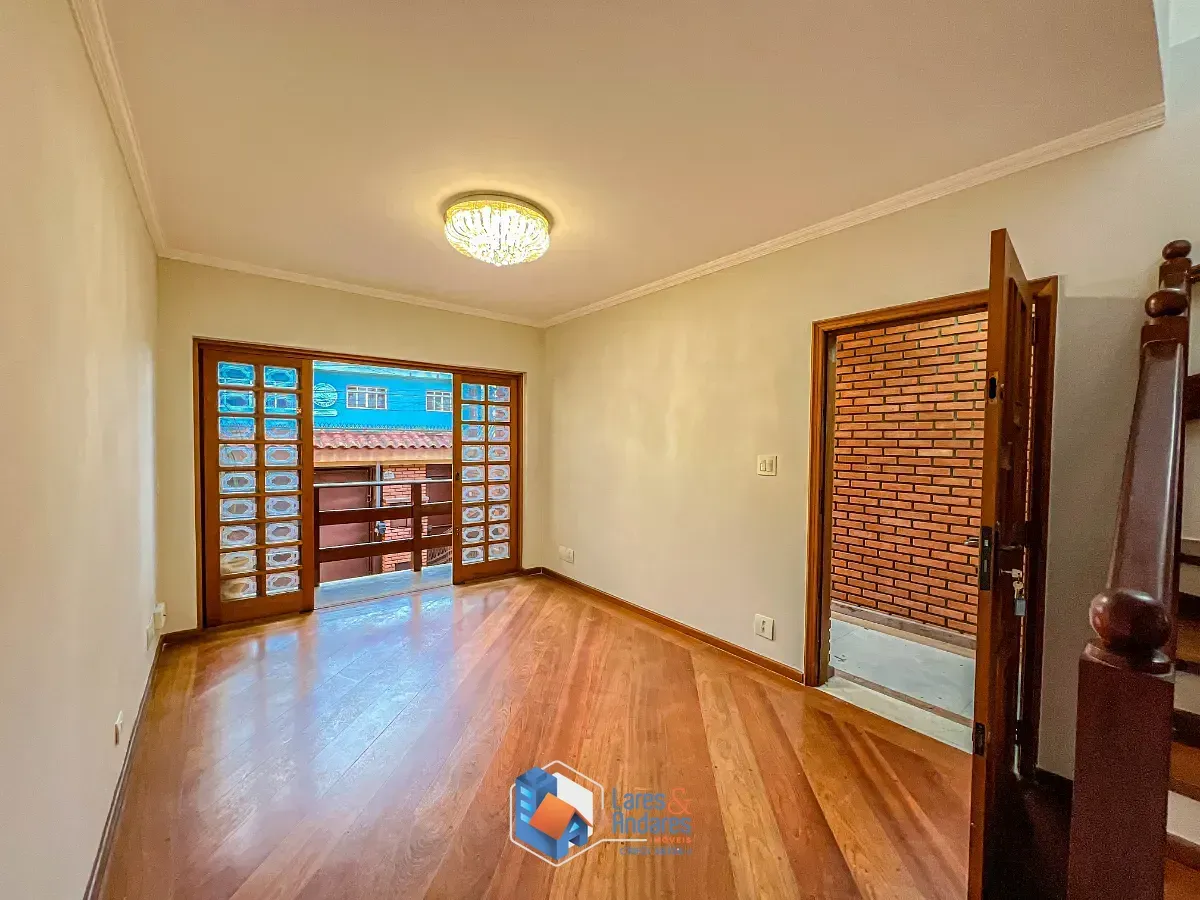 Imagem Sobrado para venda em Jardim Paraíso com 4 quartos, sendo 1 suíte, 218m²