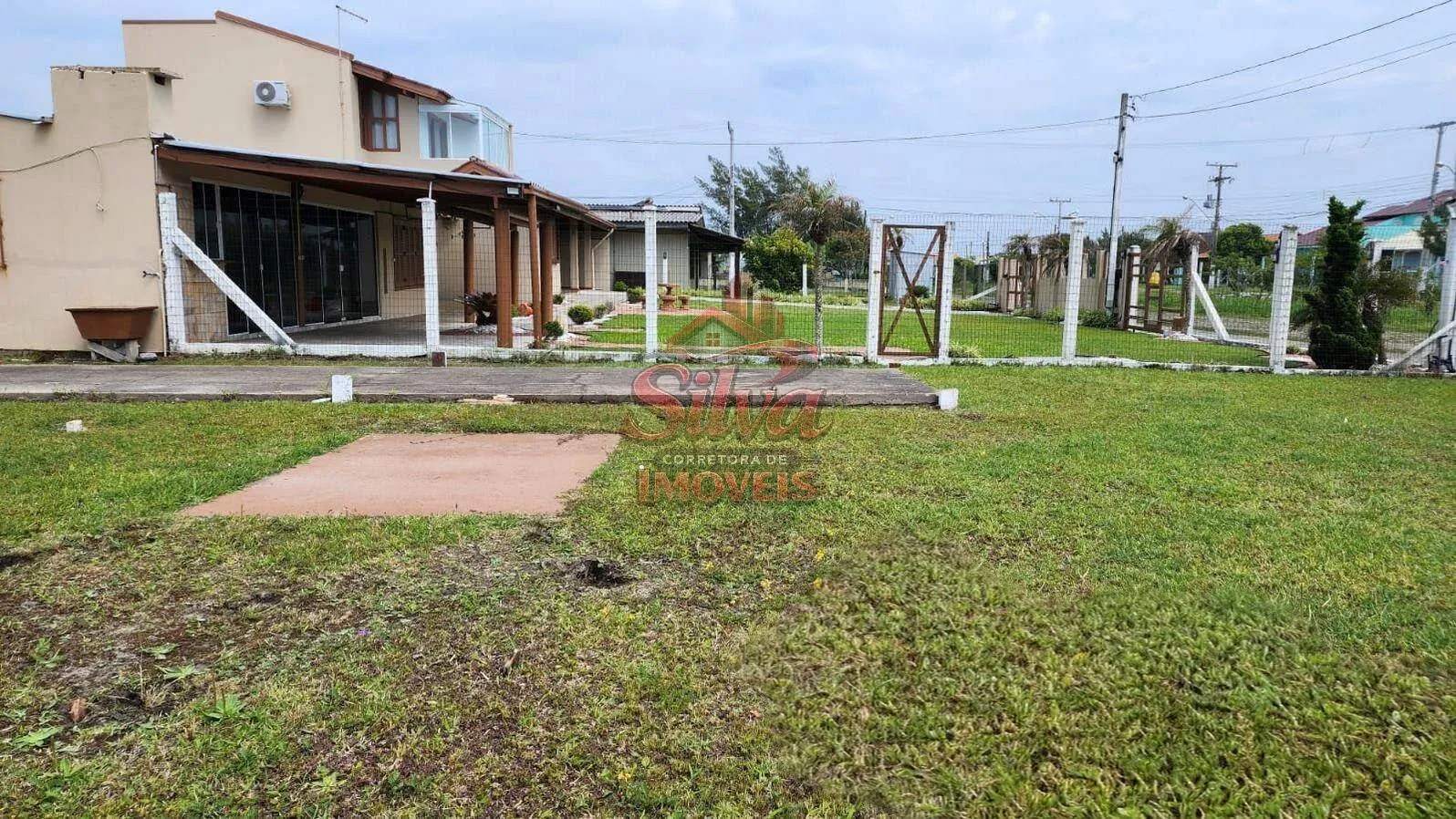 Imagem T822 | Terreno de esquina 325m² à venda a 75m do mar no Mariluz