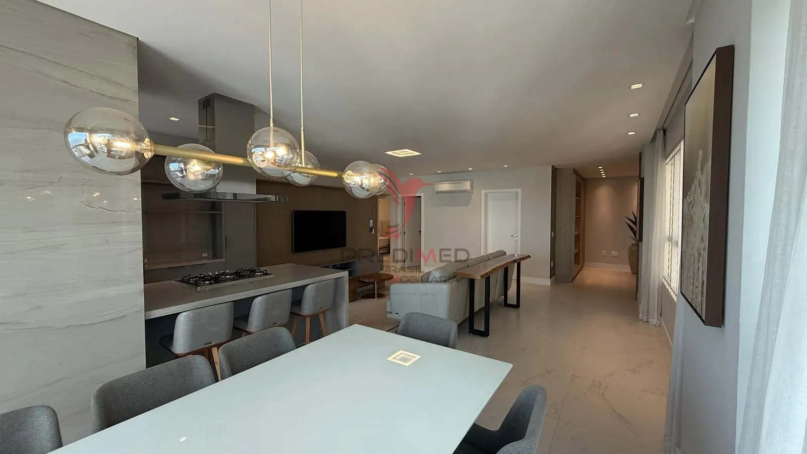 Imagem Apartamento de Luxo com 3 Suítes e Ambientes Planejados. Em Itapema. Meia Praia