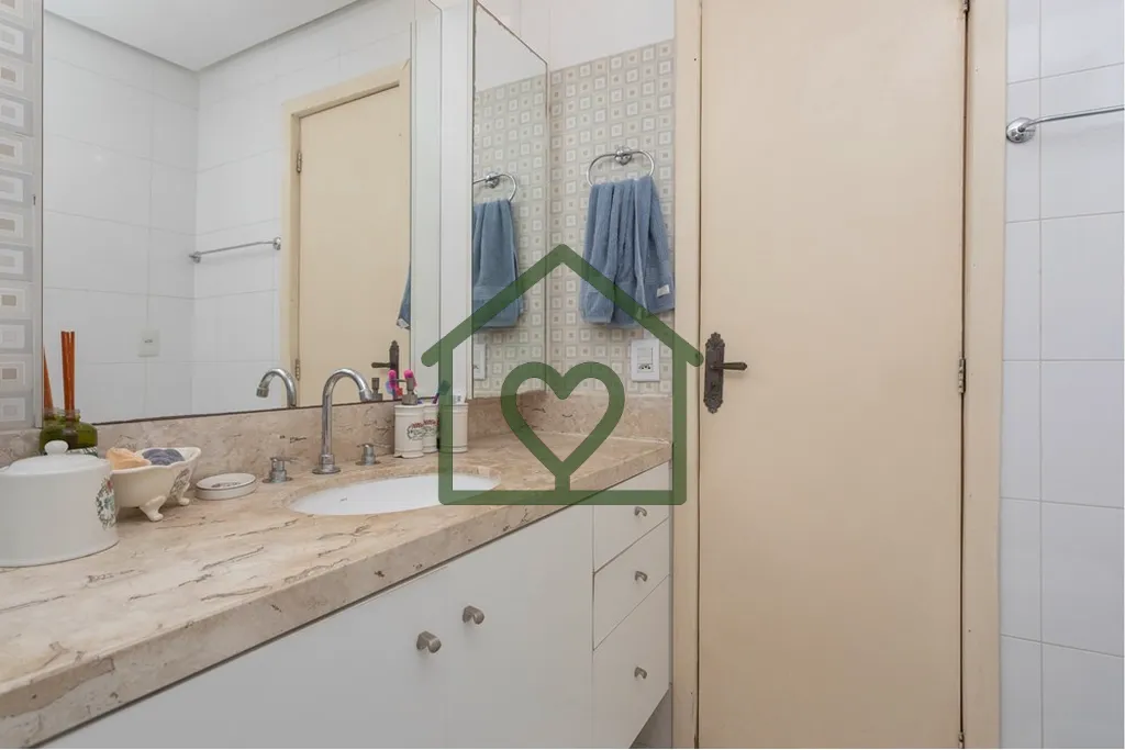Imagem No Bairro Rio Branco, raro apartamento térreo elevado, localizado na Rua Schiller n° 105, com 2 am...