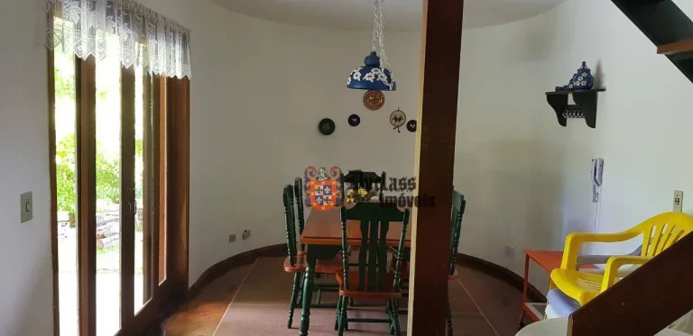 Imagem Sobrado com 3 dormitórios à venda, 145 m² por R$ 1.200.000,00 - Vale Encantado - Campos do Jordão/SP
