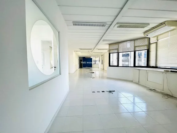 Imagem Conjunto comercial com 220m² para locação próximo a Berrini.