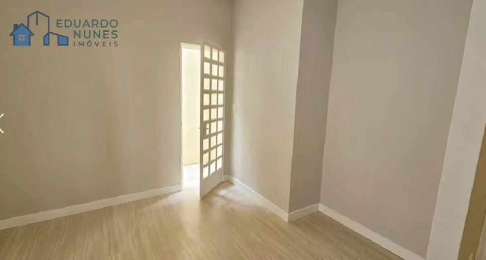 Imagem ÁTIMA ÁREA PRIVATIVA, REFORMADA COM 04 QUARTOS, 04 VAGAS NO SANTO ANTÔNIO!!
