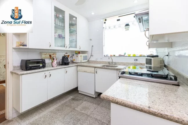 Imagem Casa Alto Padrão à Venda em Pinheiros Com 4 Suítes, 5 Vagas e Piscina Privativa