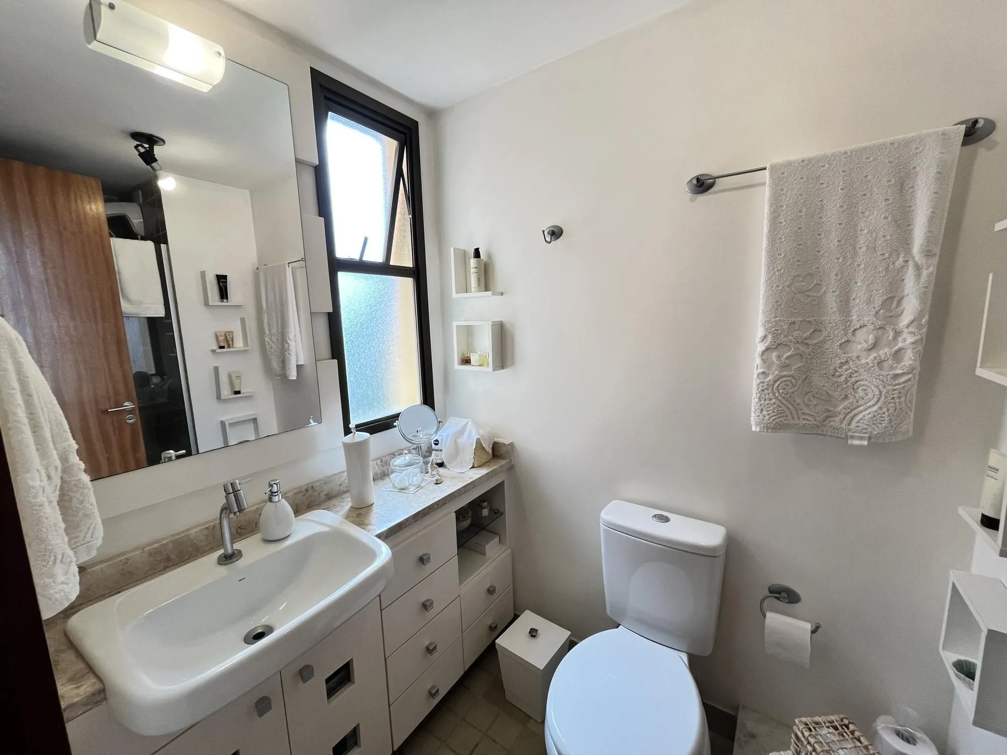 Imagem Apartamento de 2 quartos e 1 vaga de garagem no bairro Jardim Carvalho em POA/RS